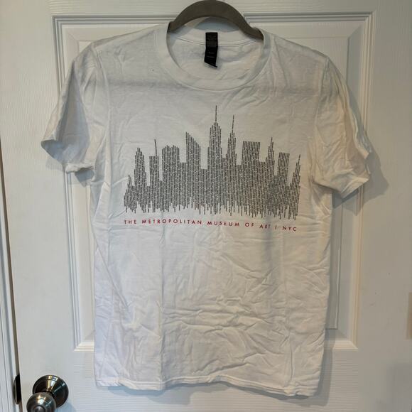 New York City Metropolitan Museum of Art Skyline Tee White Small - Picture 1 of 8